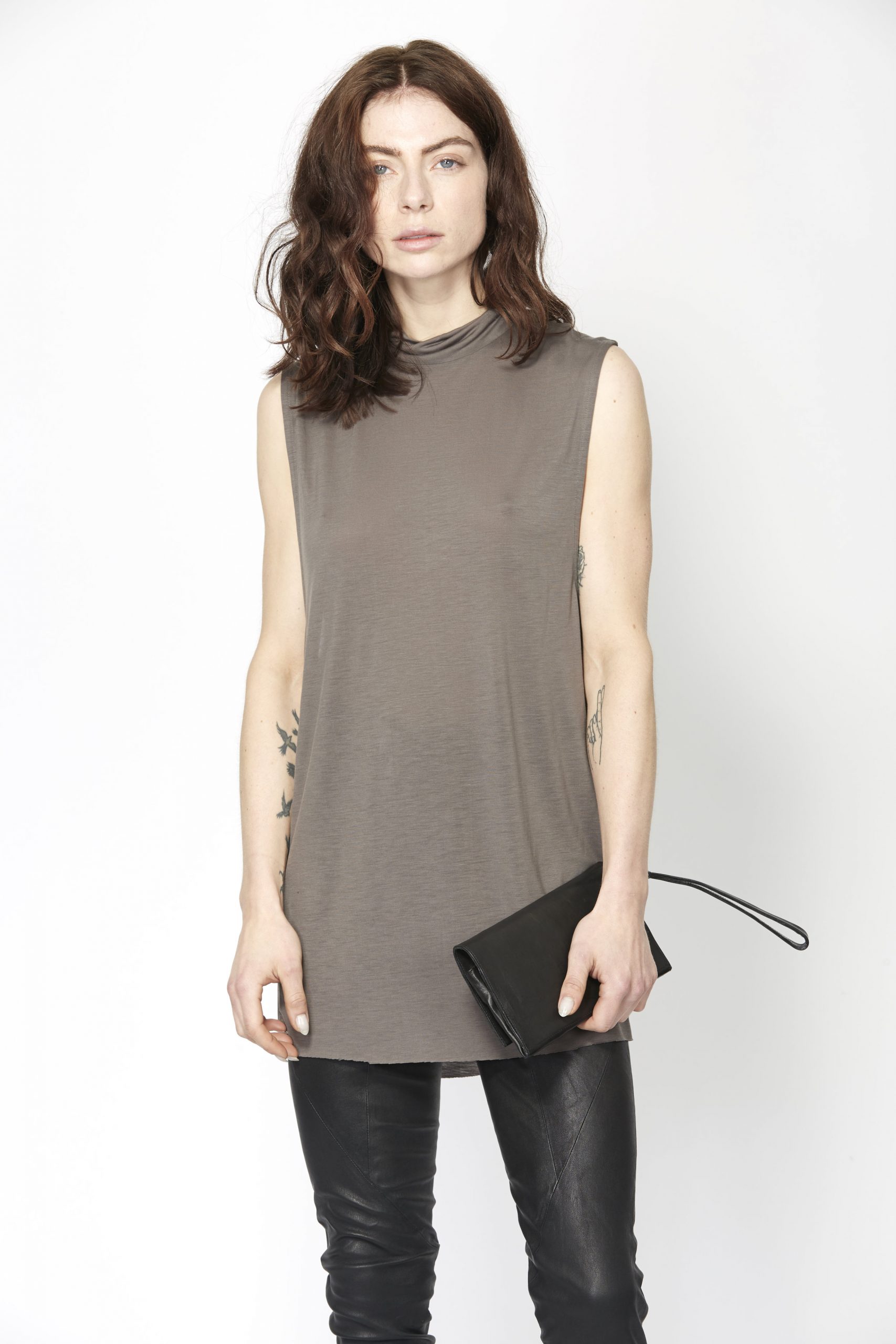 LLSS17U-ACC01_WRAP_CLUTCH_01_1-scaled-1.jpg