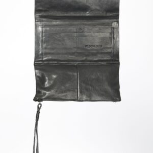 LLSS17U-ACC01_WRAP_CLUTCH_06_1-scaled-1.jpg