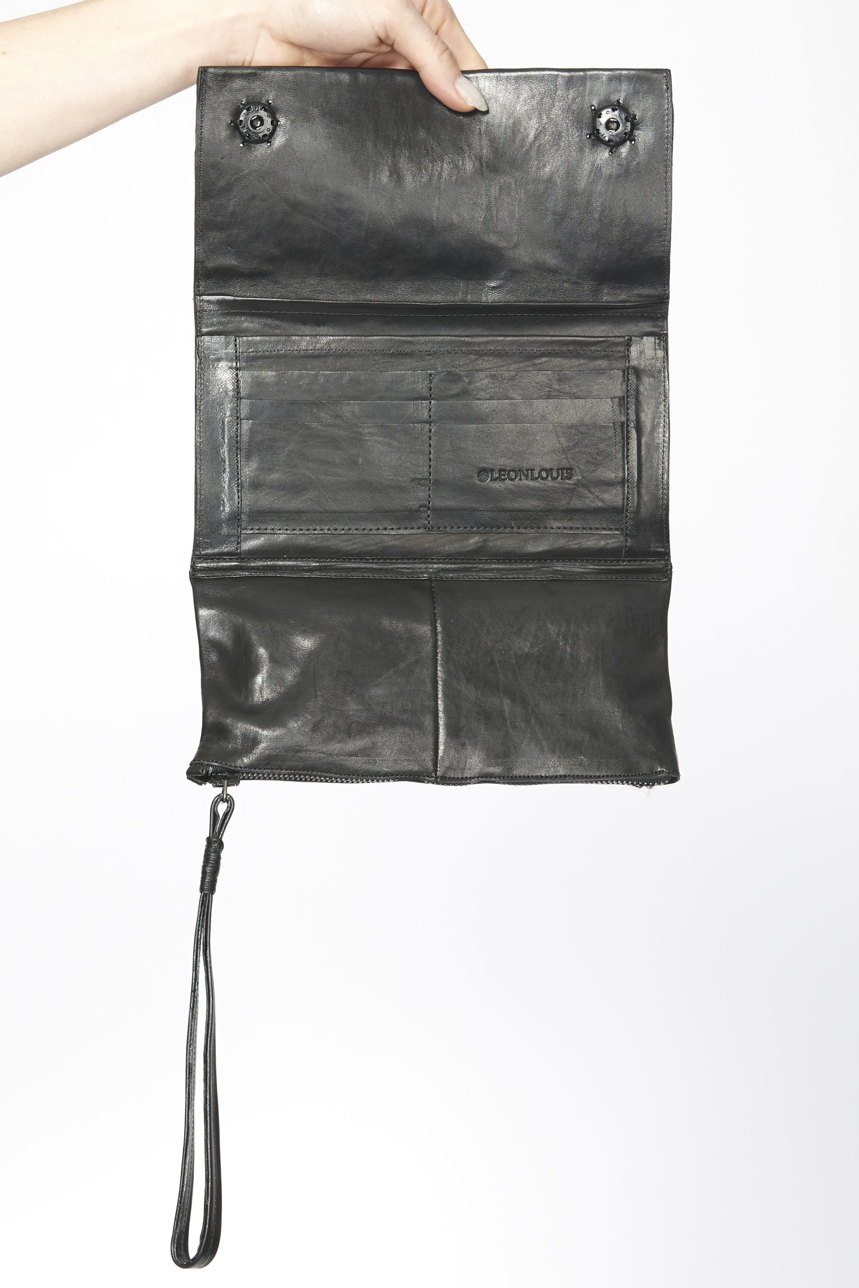 LLSS17U-ACC01_WRAP_CLUTCH_06_1-scaled-1.jpg