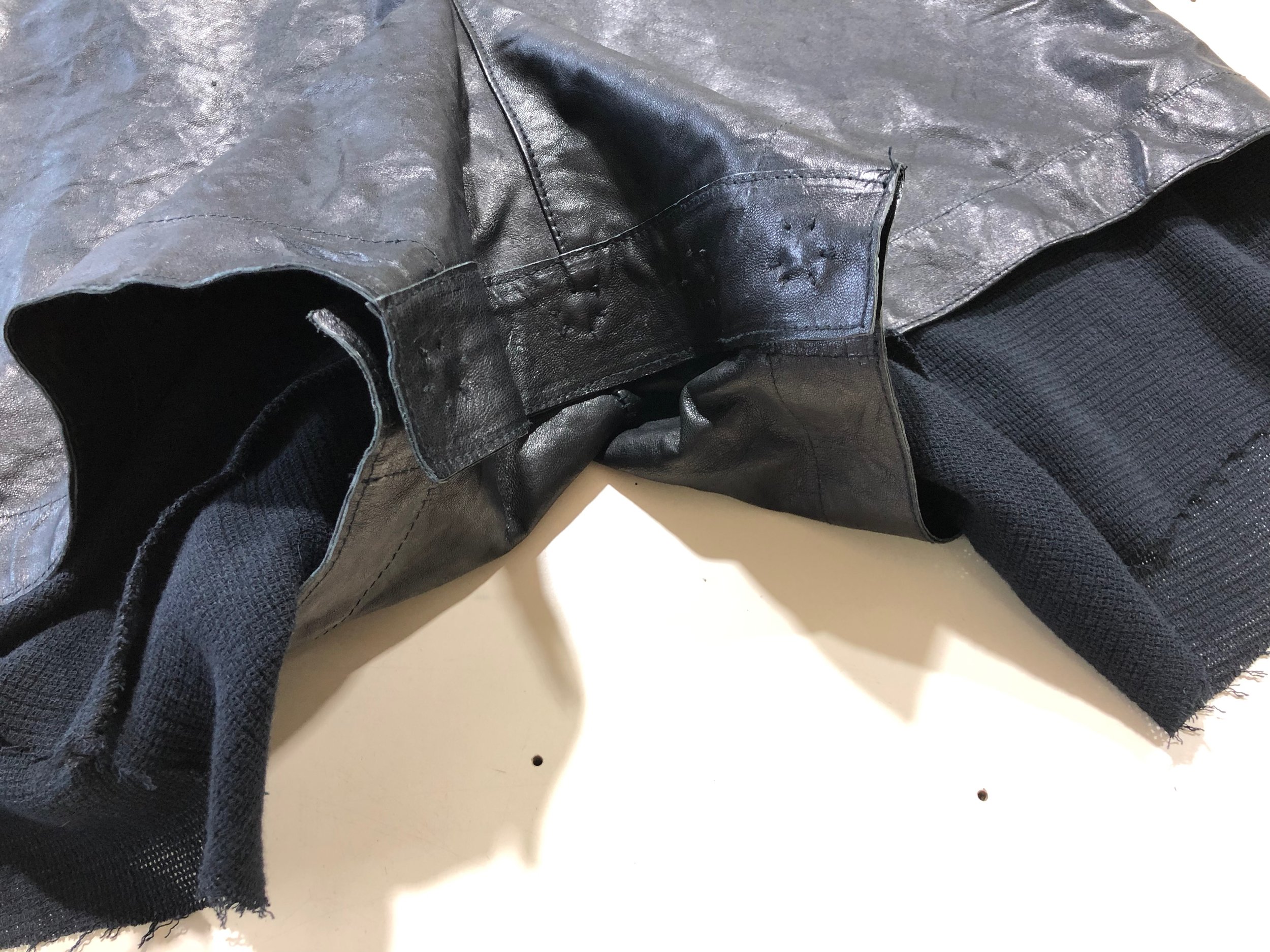 LLSS19M-SHS04-Snap-Leather-Shorts-Black-02.jpeg
