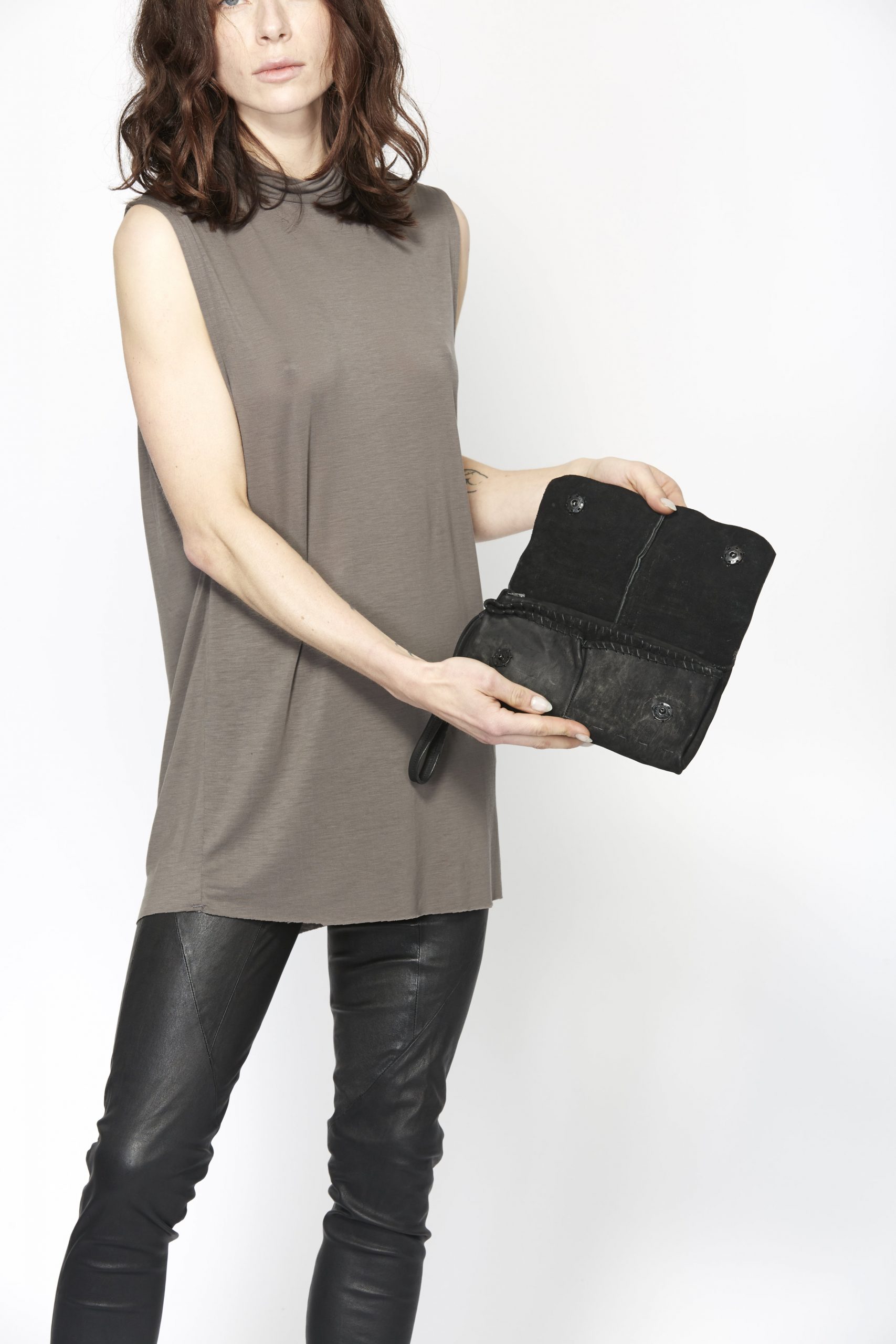 LLX15_TWO_PIECE_STICH_CLUTCH_08-scaled-1.jpg