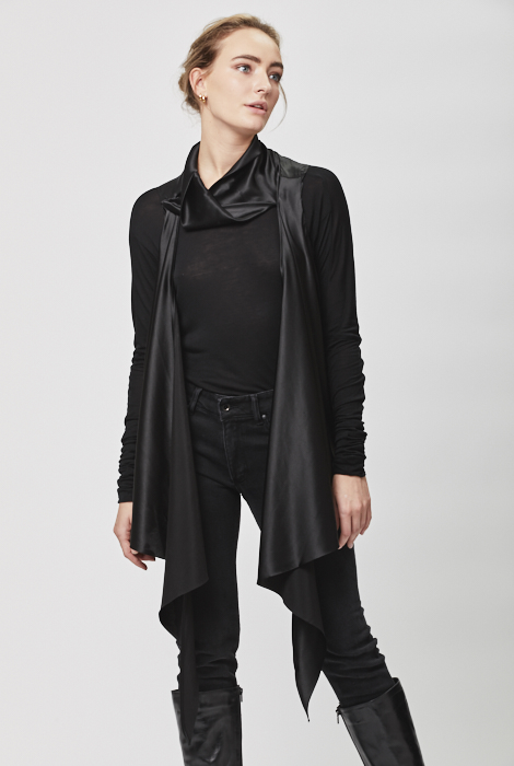 collar_vest_scarf_emberes_line_tee_skinny_jeans_30439.jpg