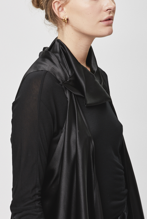 collar_vest_scarf_emberes_line_tee_skinny_jeans_30453.jpg