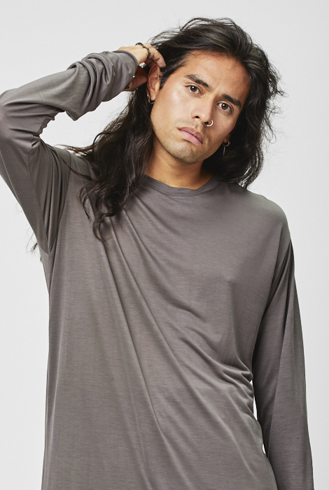 gusset_hood_leather_jeacket_long_sleeved_ennom_tee_knik_knee_shorts_toh_legwarmer_22726.jpg