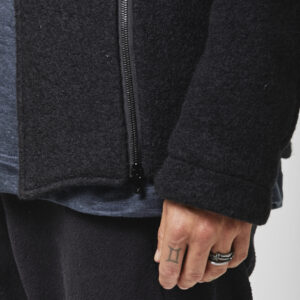 short_zip_wool_jacket_rib_wool_scarf_angle_long_sleeved_tee_line_crotch_pants_toh_22636.jpg