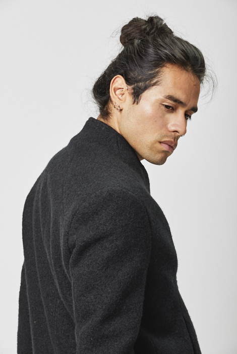 short_zip_wool_jacket_rib_wool_scarf_angle_long_sleeved_tee_line_crotch_pants_toh_22645.jpg
