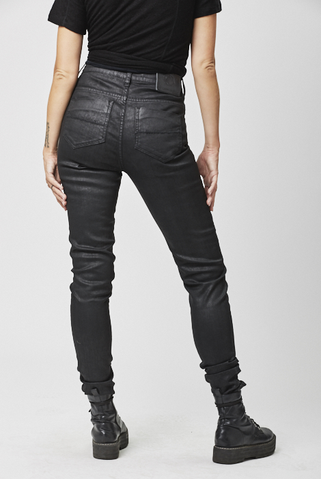 turden_tee_dart_cut_jeans_23631.jpg