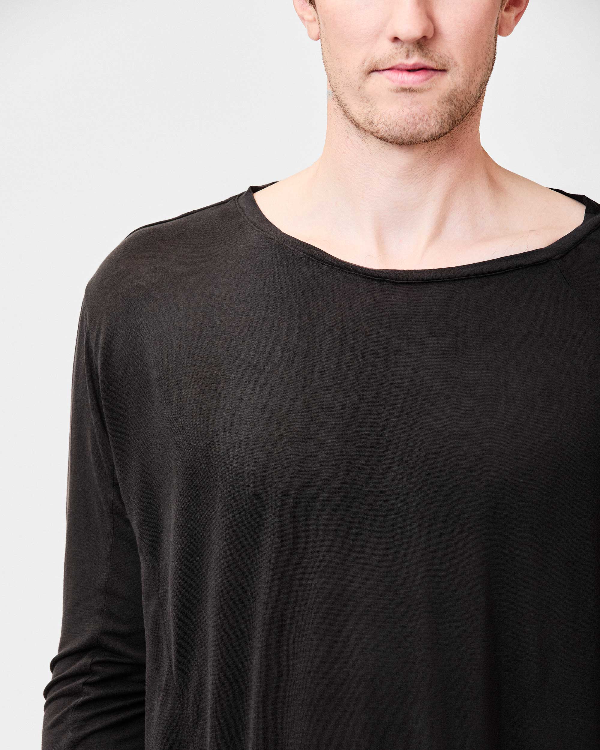 A0105M_DIU_BLACK_006
